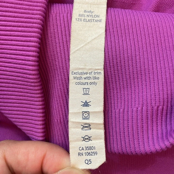 Lululemon purple ribbed cropped leggings size 6 - Picture 9 of 10